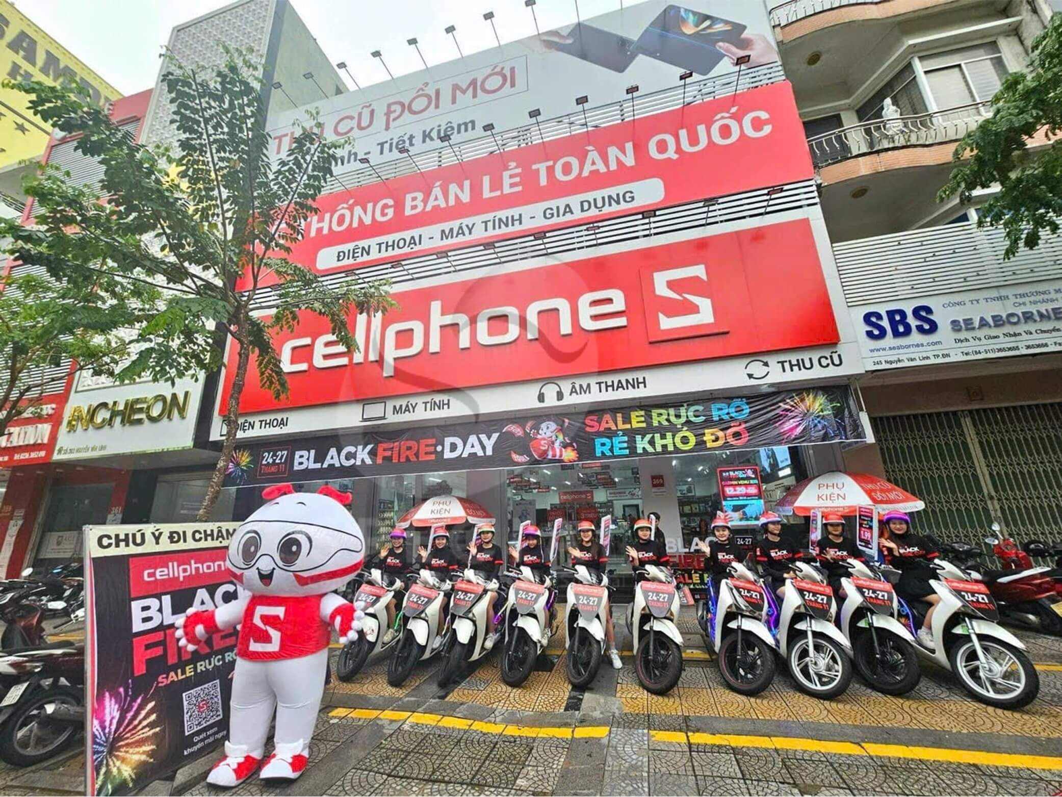 Cellphone S quảng cáo OOH cho sự kiện Black Friday