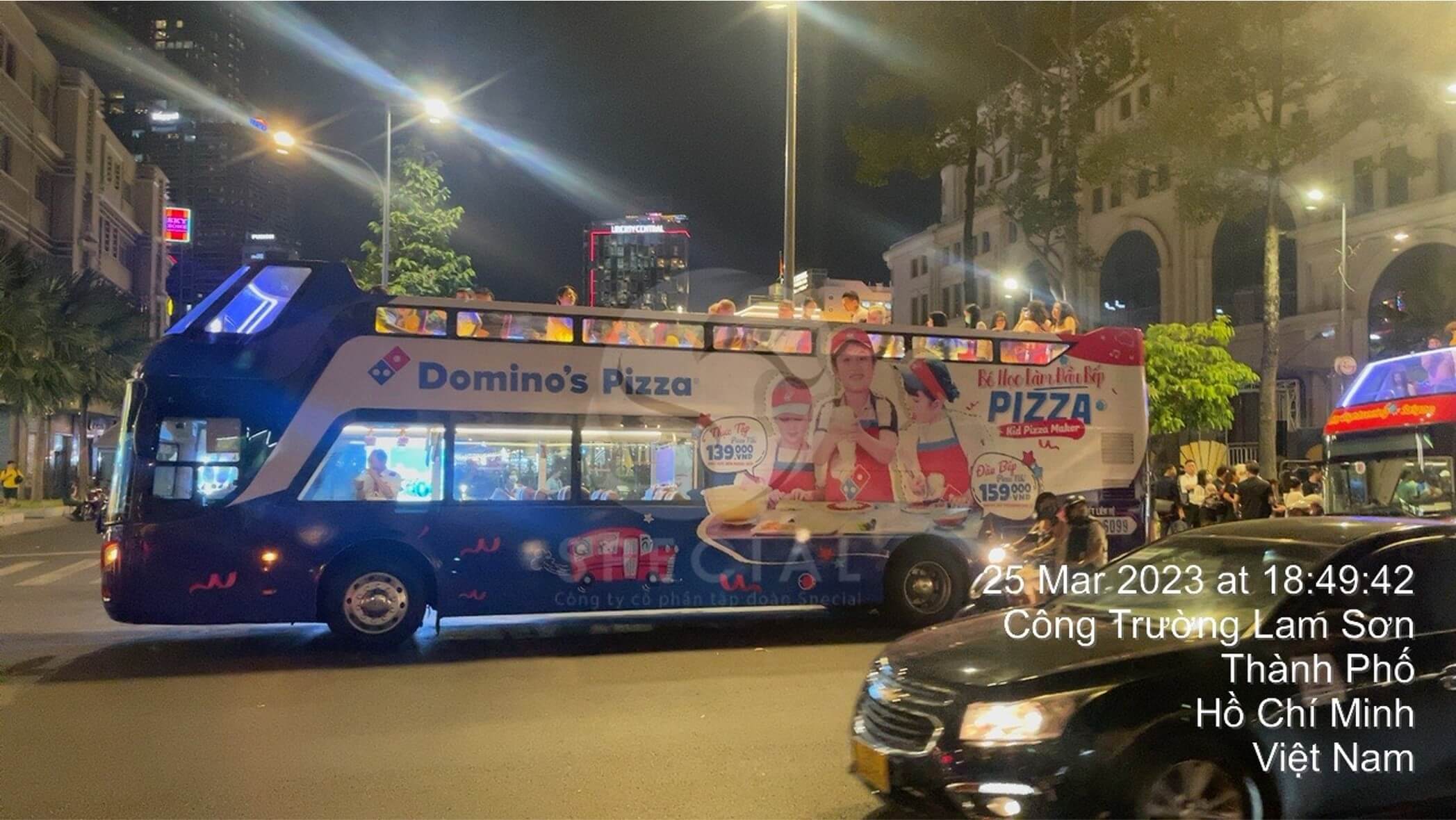 domino's pizza quảng cáo roadshow xe bus 2 tầng