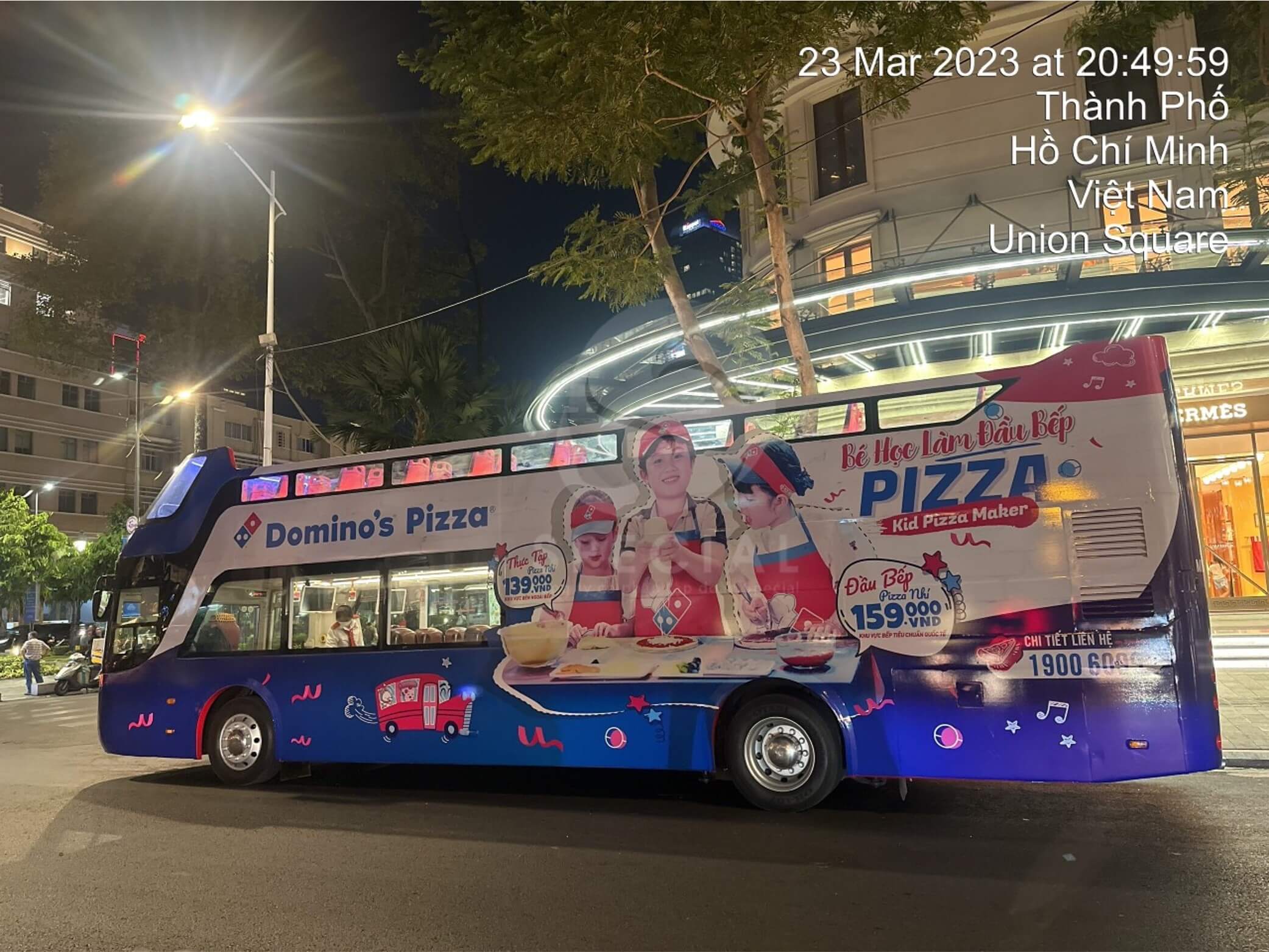 domino's pizza quảng cáo roadshow xe bus 2 tầng