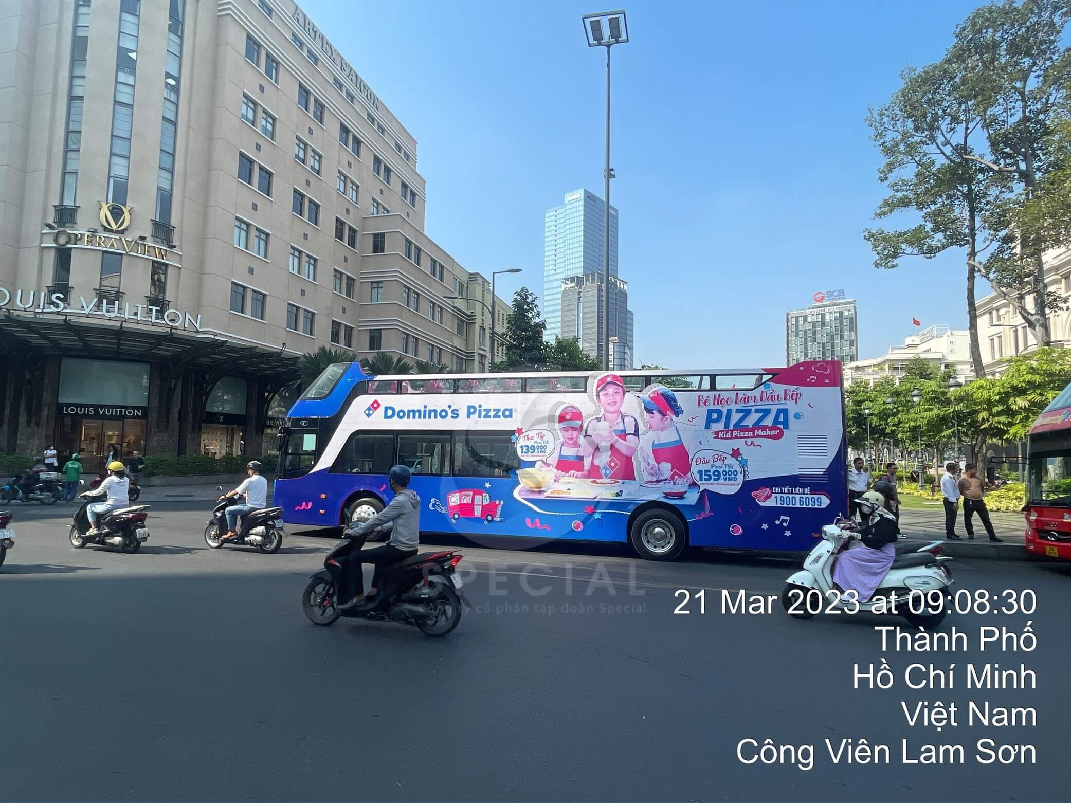 domino's pizza quảng cáo roadshow xe bus 2 tầng