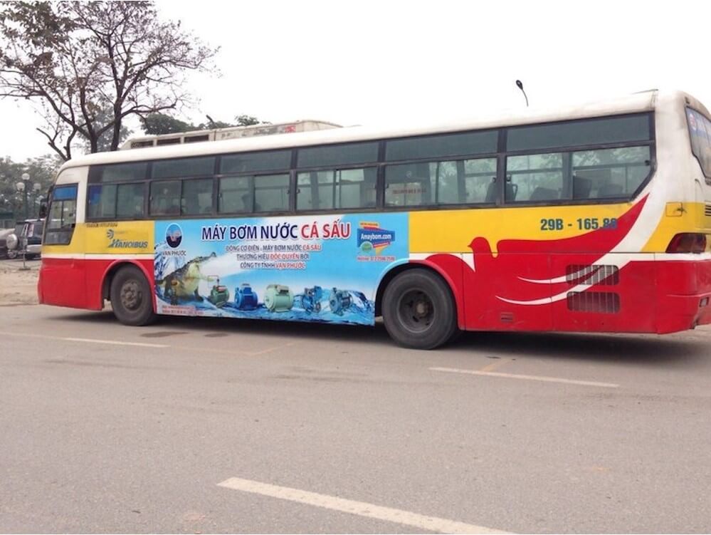 quang cao tren xe bus 31